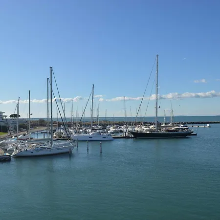 Apartment 2 Pieces Avec Climatisation, 2 Terrasses Et Acces Direct Au Port - - Fr-1-250-96 Le Grau-du-Roi